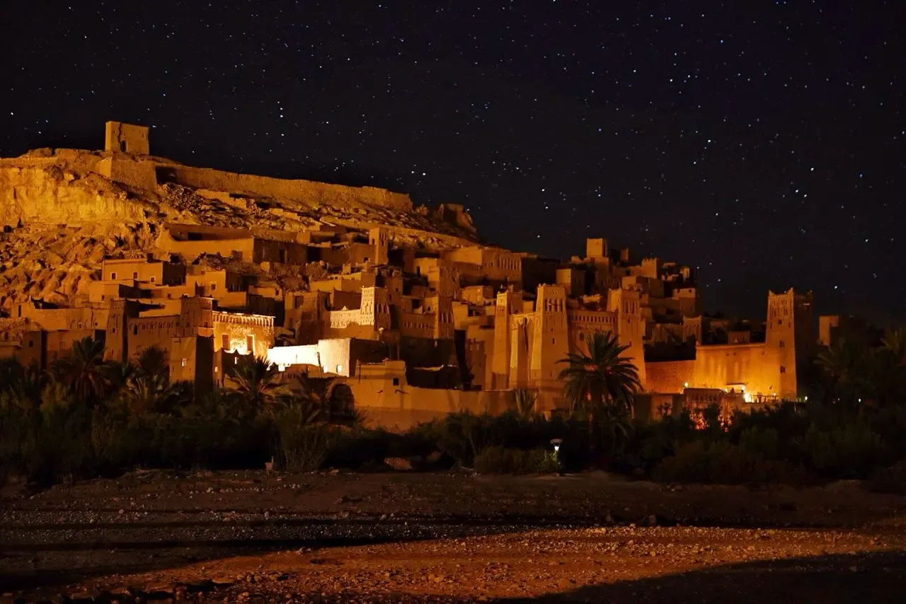 Le ksar illuminé de nuit